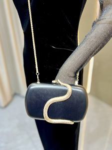 กระเป๋าถือหนัง PU ขนาดเล็ก ปี 2026 กระเป๋าคลัทช์สำหรับงานแต่งงาน งานกลางคืน สายสะพายโซ่ กระเป๋าสะพายไหล่ลำลอง กระเป๋าถือแบบสะพายข้างสำหรับผู้หญิง กระเป๋าถือแบบกระดุมลายงู - Product Image 6