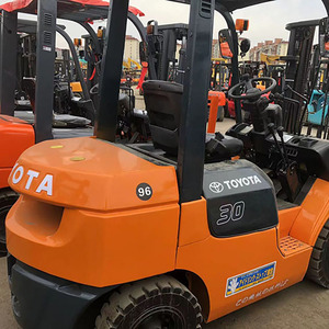 Montacargas Diésel Toyota FD30 de 3 y 5 Toneladas Usado, Mástil de Una Etapa con Abrazadera y Desplazamiento Lateral Izquierda y Derecha - Product Image 2