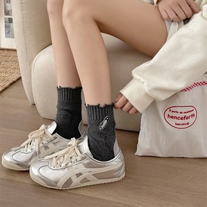 Nouvelles chaussettes mi-mollet unies délavées pour hommes et femmes, avec motifs chic, tendance, élégantes, confortables et extensibles, pour un style décontracté. - Product Image 3
