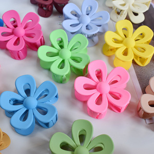 مشابك شعر بلاستيكية صغيرة بطول 7 سم بتصميم مجوف ولون غير لامع للاستخدام اليومي، إكسسوارات للنساء والفتيات بالجملة - Product Image 1