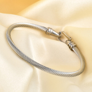 Bracelet à fermoir fer à cheval style câble en acier doré, style européen-américain, bijoux de mode pour femme, cadeau - Product Image 4