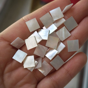 Écailles de nacre blanche carrées 8x1mm, pierres précieuses naturelles pour la fabrication de bijoux - Product Image 4