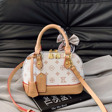 Sac bandoulière de luxe pour femme, style vintage, en PU imprimé, avec fermeture éclair souple, accessoire pour une utilisation extérieure tendance - Product Image 4