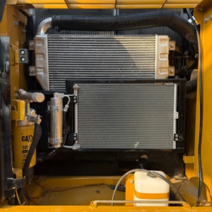 รถขุดไฮดรอลิกตีนตะขาบ Caterpillar 320D2 22 ตัน พร้อมปั๊มเกียร์เครื่องยนต์ ค่าใช้จ่ายในการใช้งานต่ำ บุ้งกี๋ 1 เมตร 32 ตัน รุ่นปี 2024 สำหรับงานฟาร์ม 103 กิโลวัตต์ - Product Image 4