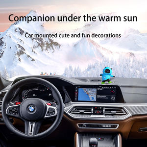 Ornements coulissants d'ours de planche à roulettes montés sur voiture de vente chaude, figurines de dessins animés, ornements d'écran de contrôle central créatifs - Product Image 3
