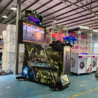 Simulateur de tir commercial d'intérieur à monnayeur avec double pistolet et écran HD pour centre de divertissement commercial