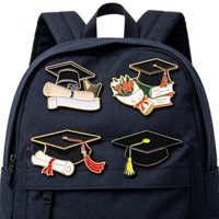 Ensemble de broches émaillées sur le thème de la remise des diplômes : casquette de remise des diplômes, diplôme, parchemin, livre, fleur en métal pour broche, cadeau de remise des diplômes