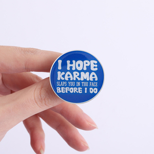 Saya harap KARMA terkunci Anda di wajah sebelum saya melakukan pin Enamel satical kutipan emosional bros ransel Lapel lencana hadiah perhiasan - Product Image 4