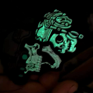 Parche táctico de goma luminoso que brilla en la oscuridad con diseño de logotipo personalizado para ropa, gorras y mochilas, precio de fábrica. - Product Image 6