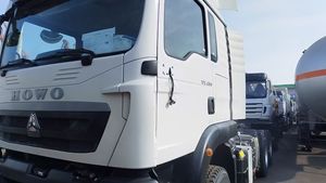 รถบรรทุกหัวลาก SINOTRUCK HOWO 6x4 ดีเซล เกียร์ธรรมดา ระบบกันสะเทือนแบบลม พวงมาลัยซ้าย รับน้ำหนัก 31-40 ตัน ผลิตในจีนใหม่ - Product Image 2
