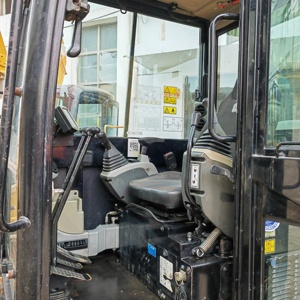 Mini-excavatrice CAT 305.5E2 d'occasion de qualité supérieure, 5,5 tonnes – Faible nombre d'heures, moteur C2.4 d'origine, idéale pour la construction urbaine - Product Image 5