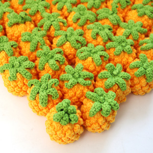 Ornements de poupées en laine tricotés à la main au crochet - Motifs de fruits en kaki, cacahuète, pomme - 31 cm-50 cm - Jouet en peluche tissé suspendu - Product Image 3