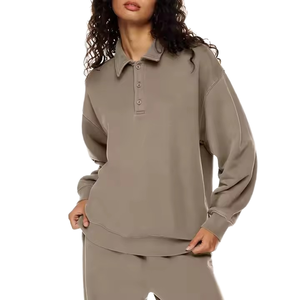 Sudadera de alto rendimiento personalizada para mujer, con cuello de botones, hombros caídos, puños y dobladillo acanalados, de forro polar grueso y color liso - Product Image 1