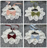 En gros, accessoires de mode multicolores pour animaux de compagnie avec logo personnalisé : bavoirs pour chiens et chats, bandanas en polyester à motif floral, colliers-écharpes et nœuds à carreaux