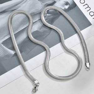 Cadena de Acero Inoxidable Plana con Diseño Espiga de Serpiente para Joyería de Moda - Product Image 4