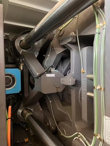 Machine de moulage par injection horizontale hydraulique YIZUMI FF240 de 240 tonnes d'occasion, à grande vitesse, avec servomoteur, PLC, pompe, boîte de vitesses, à économie d'énergie - Product Image 2