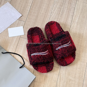 Sandales moelleuses antidérapantes de luxe pour femmes, nouvelle collection, haute qualité, vente en gros - Product Image 2