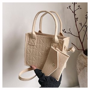Borsa in feltro di poliestere da donna, borsa a tracolla leggera e testurizzata, borsa casual minimalista con apertura superiore, borsa dalla texture morbida - Product Image 4