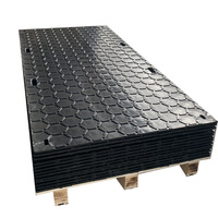 Tapis de protection au sol en plastique résistant à la compression pour fondations d'équipements de pieutage et chantiers