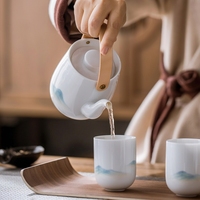 Ensemble de thé Kung Fu portable de qualité supérieure en gros, mini théière en céramique, 2 tasses, ensemble cadeau de thé en porcelaine chinoise pour souvenir d'entreprise