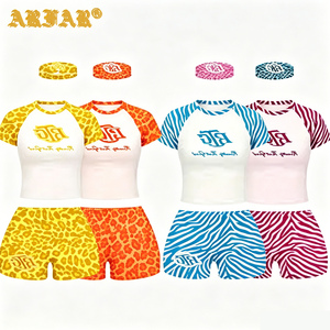 Set Estivo Y2k Personalizzato con Stampa Zebrata, T-shirt Color Block e Pantaloncini con Risvolto, Completo 2 Pezzi per Donna - Product Image 1