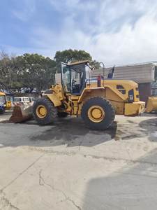 Chargeur frontal Volvo L120 en excellent état, machine de chantier de 6 tonnes, chargeur de tracteur d'occasion avec boîte de vitesses et pompe moteur en vente - Product Image 2