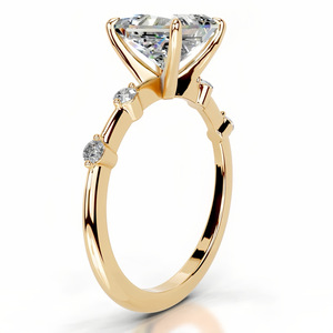 Anillo de Compromiso con Moissanita Corte Princesa de 2 Quilates, Oro Amarillo, Estilo Clásico, Joyería Fina para Mujer - Product Image 2
