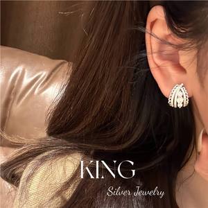 Boucles d'oreilles clous KING en argent sterling S925, motif chat géométrique, pour usage quotidien - Product Image 1