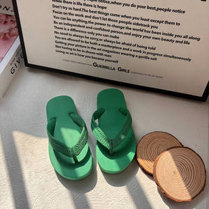 Sandales d'été à fermeture à la cheville pour enfants Nouvelles tongs en forme de V aux couleurs vives pour garçons et filles Pantoufles de vacances à la plage - Product Image 4