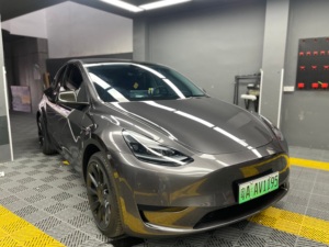 Película de Vinilo para Automóviles Anolly LM-6207, Color Gris Humo de Metal Líquido, 7.5mil de Grosor, PVC, Protección UV del 99%, Rechazo de IR del 90% - Product Image 3