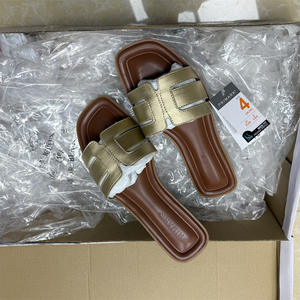 صنادل شاطئ مسطحة للاستخدام الخارجي لعام 2025، صنادل رومانية بحزام حول الكاحل ومقدمة دائرية للنساء، مزينة بالزهور وأحجار الراين والماس بفتحة أمامية - Product Image 4