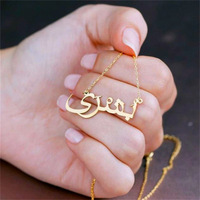 Collier en acier inoxydable or rose 18 carats avec chaîne à breloques en forme de texte arabe et de message Collier à pendentif personnalisé Islam Islamisme Musulman Allah