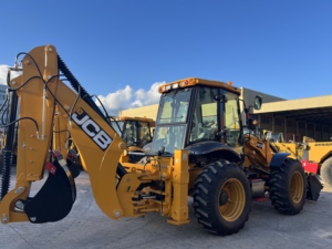 Chargeuse-pelleteuse JCB 4CX neuve, fournie directement par l'usine, système hydraulique puissant, plusieurs accessoires en option, excavatrice. - Product Image 1
