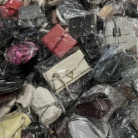 A15 Sacs d'Occasion en Gros pour Femme, Sacs à Main de Seconde Main Qualité 5A en Balles, Importés d'Italie pour Femmes, Sacs de Marque Tendance Style Ukay