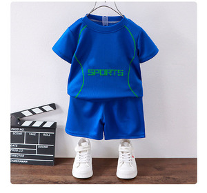 Ensemble d'entraînement de basketball personnalisé pour enfants, t-shirt et short de sport pour garçons, tenue de basketball de rue pour jeunes, ensemble athlétique pour enfants - Product Image 3