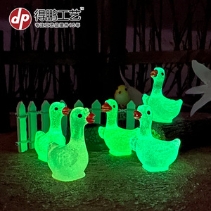 Figurita de pato de resina, juguete decorativo en miniatura para escritorio y coche, accesorio artesanal colorido - Product Image 2