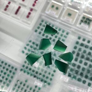 Esmeralda Verde de Zambia Cultivada en Laboratorio para Corte de Gemas - Product Image 3