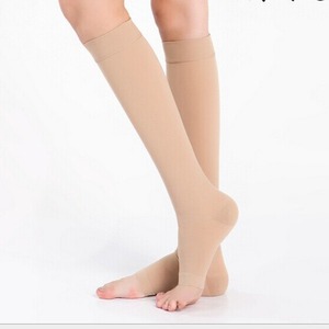 Calcetines de Compresión Deportivos, Color Sólido, Hasta la Pantorrilla, Punta Abierta, Tubo Medio, Uso Profesional - Product Image 4