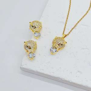 Ensemble de cuivre Zircon plaqué or chaîne en acier inoxydable fleur papillon boucles d'oreilles collier bijoux pour femmes - Product Image 5