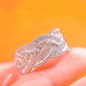 Bague de fiançailles pour femme Xinfly Micro-pavé en or 18 carats pur avec diamant naturel baguette empilable de 0,85 ct - Product Image 3