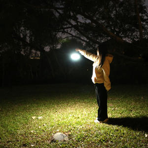 Luces colgantes solares duraderas impermeables Eshine con control remoto para áreas exteriores o interiores - Product Image 5