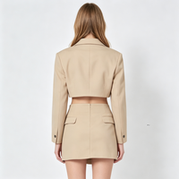 Ensemble blazer court beige et jupe mini asymétrique pour femme, col cranté, ensemble deux pièces, couleur unie, tenue élégante pour femme de bureau