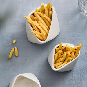Bol créatif triangulaire en céramique pour frites, snacks et sauces – Accessoire de table pour la maison et les restaurants, idéal pour les fêtes - Product Image 4