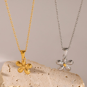 Collier avec pendentif fleur en acier inoxydable plaqué or 18 carats, unisexe, à porter au quotidien - Product Image 3
