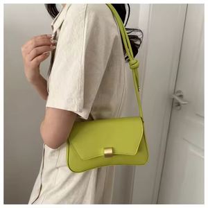 กระเป๋าถือแฟชั่นใหม่สำหรับสาวๆ สะพายไหล่หรือถือได้ทุกวัน - Product Image 1
