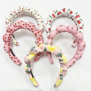 Diadema de alta calidad con estampado de nubes y frutas dulces (cereza, fresa) para mujer, accesorio para el cabello ideal para lavarse la cara. - Product Image 4