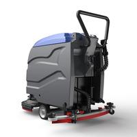 Autolaveuse compacte manuelle avec raclette de 60 mm, réservoirs de 50 L et roues anti-collision non-marquantes pour parking souterrain
