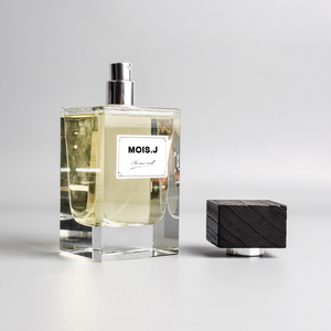 Flacone Spray in vetro per profumo con fondo spesso a crimpare trasparente quadrato piatto da 100ml di alta qualità con tappo in legno nero - Product Image 5