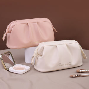 Bolsas de cosméticos impermeables de PU con logotipo personalizado de fábrica de diseñador de lujo, bolsa de maquillaje de almacenamiento de artículos de tocador de viaje de cuero PU a la moda para mujer - Product Image 4