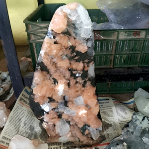 Apophyllite naturelle en gros avec cluster de cristaux géodésiques – Clusters d'apophyllite étincelants uniques pour la guérison - Product Image 1